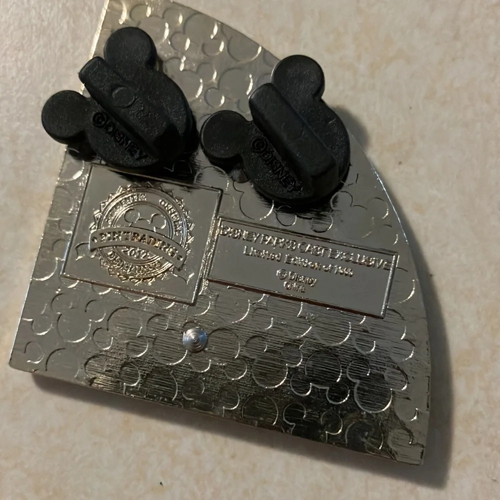 Magic Kingdom 2012 Minnie Mouse double backed pin - Picture 2 of 2